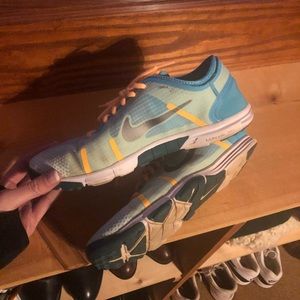 Women’s Nike tennis shoes size 10